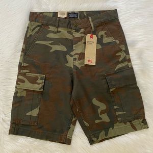 NEW wTag-Levi’s Camouflage Carrier Cargo Shorts 29